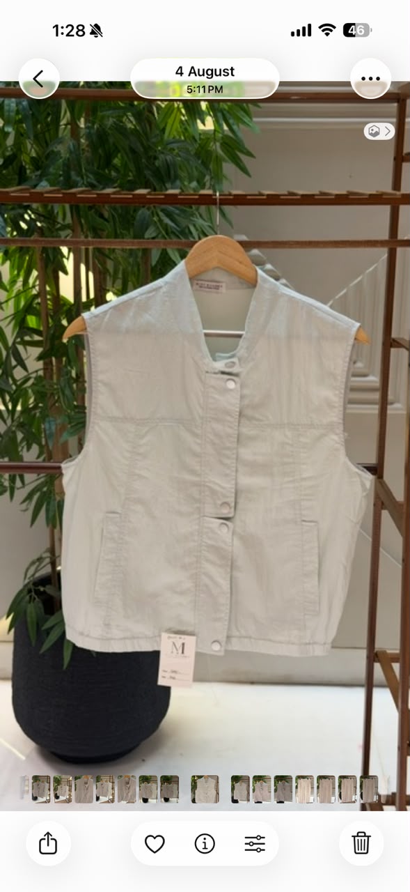 Sleeveless jacket